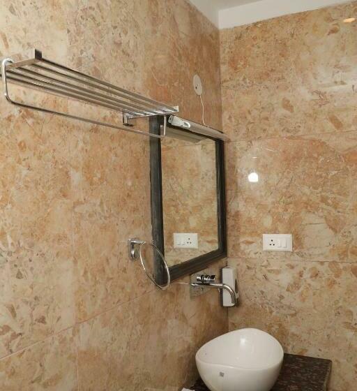 キングサイズベッドのスタンダードルーム, Cordelia Inn By Devpaga Hotels Pvt Ltd