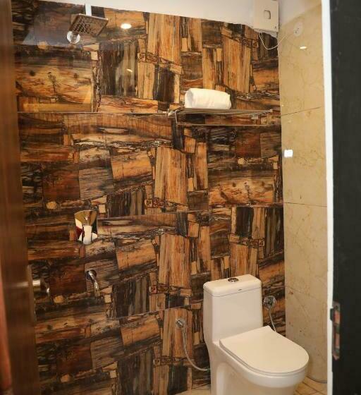 キングサイズベッドのスタンダードルーム, Cordelia Inn By Devpaga Hotels Pvt Ltd