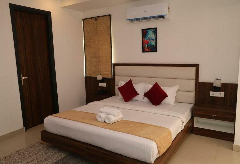 キングサイズベッドのスタンダードルーム, Cordelia Inn By Devpaga Hotels Pvt Ltd