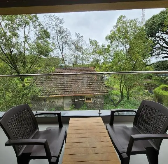 バルコニー付スイート, Regal Panhala Residency