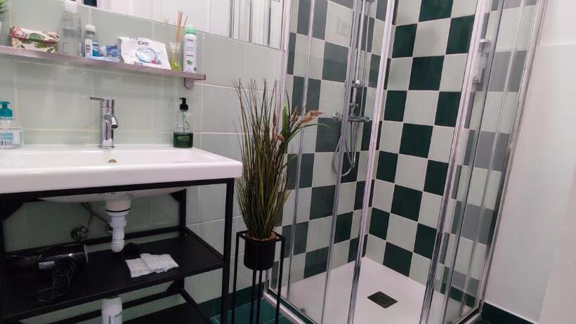 اتاق استاندارد سه تخته با سرویس بهداشتی مشترک, Vila Santa Cruz Guest House