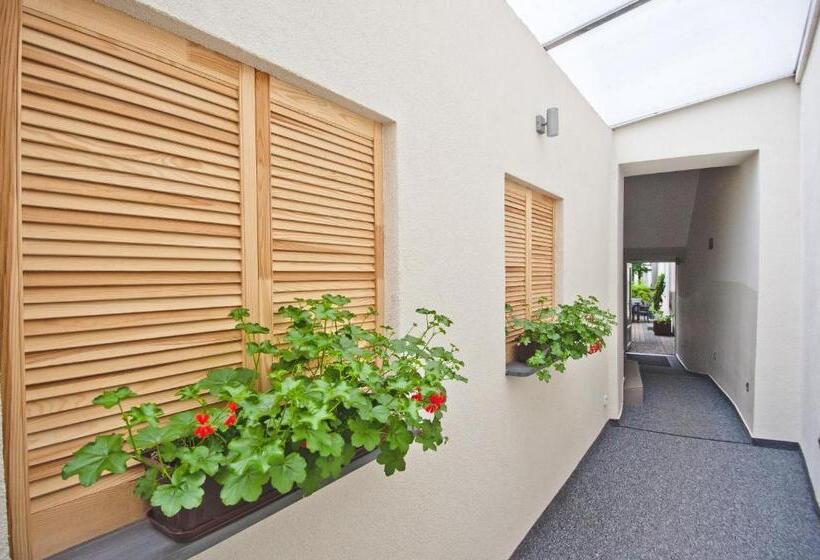 اتاق خانوادگی, Apartamenty Leszno