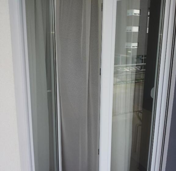 اتاق استاندارد, Dina