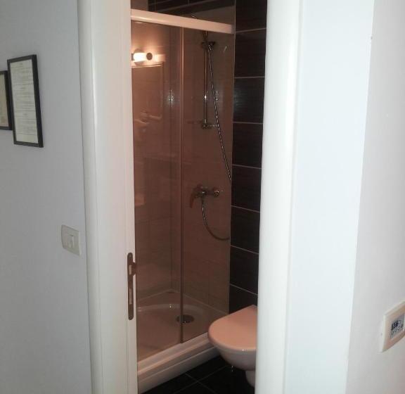 اتاق استاندارد, Dina