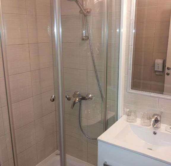 اتاق استاندارد, Dina