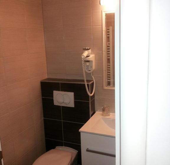 اتاق استاندارد, Dina