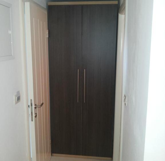 اتاق استاندارد, Dina