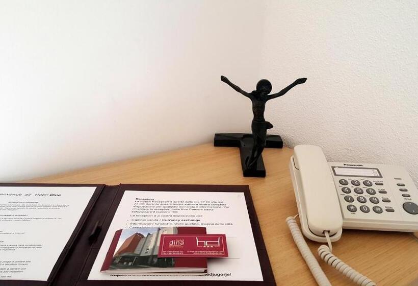 اتاق استاندارد چهار تخته, Dina