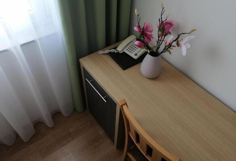 اتاق استاندارد, Dina