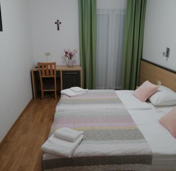 اتاق استاندارد, Dina