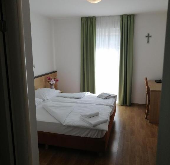 اتاق استاندارد, Dina