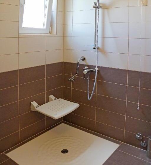 اتاق استاندارد, Dina