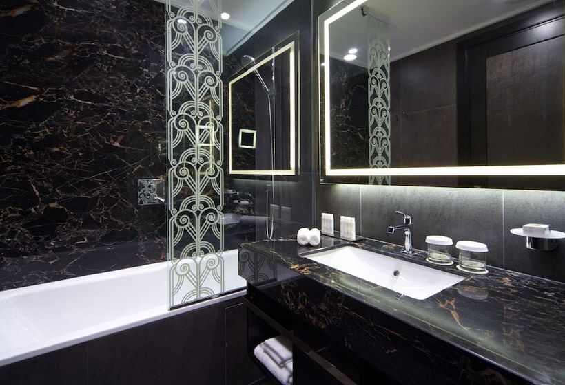 Номер Стандарт с Террасой, Doubletree By Hilton Hotel Minsk