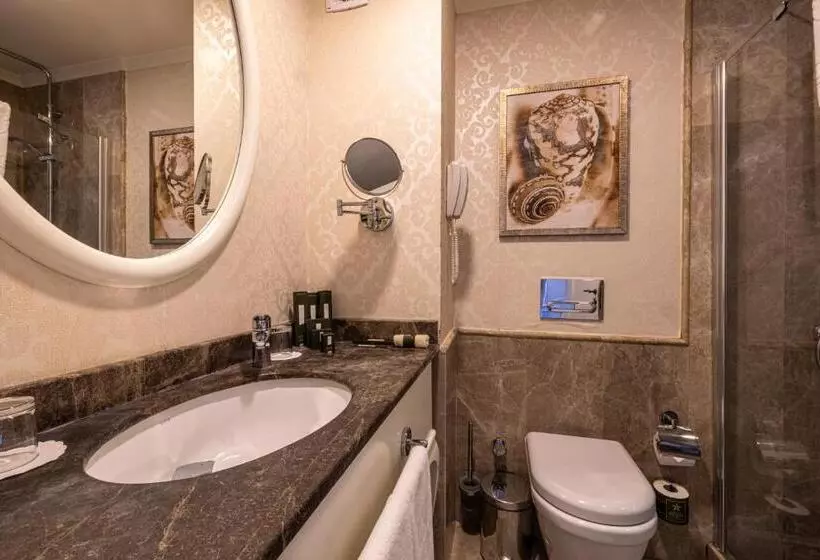 اتاق لوکس با چشم‌انداز دریا, Grand Pasha Hotel & Spa Kyrenia