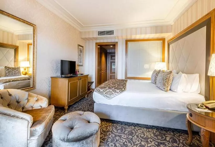 اتاق لوکس با چشم‌انداز دریا, Grand Pasha Hotel & Spa Kyrenia