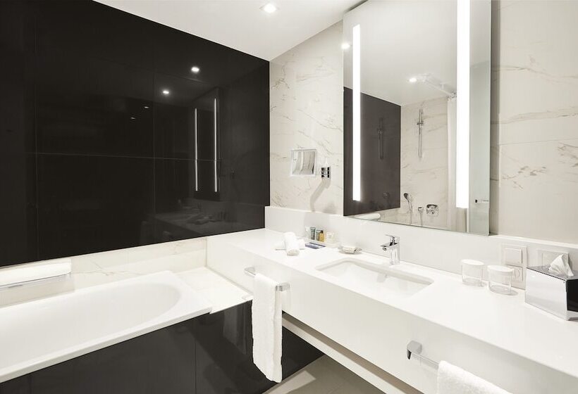 Номер Deluxe с Видом, Hilton Tallinn Park