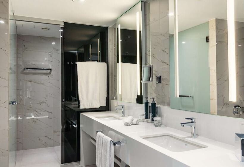 Люкс Кровать Кинг, Hilton Tallinn Park