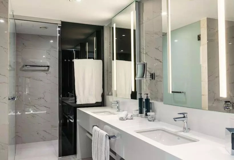 سوئیت با تخت بزرگ, Hilton Tallinn Park