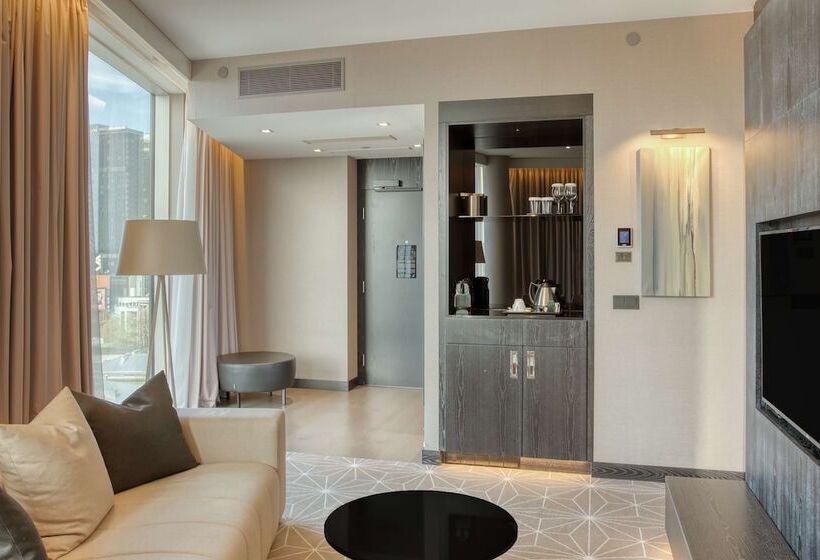 سوئیت با تخت بزرگ, Hilton Tallinn Park
