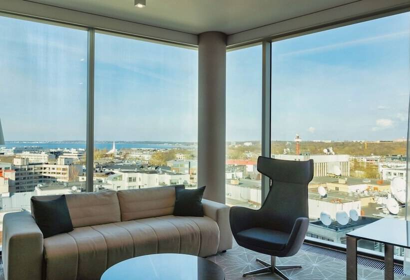 Люкс Deluxe Кровать Кинг, Hilton Tallinn Park