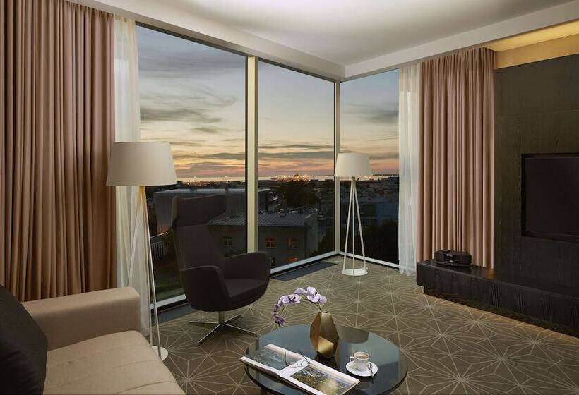 Люкс Deluxe Кровать Кинг, Hilton Tallinn Park