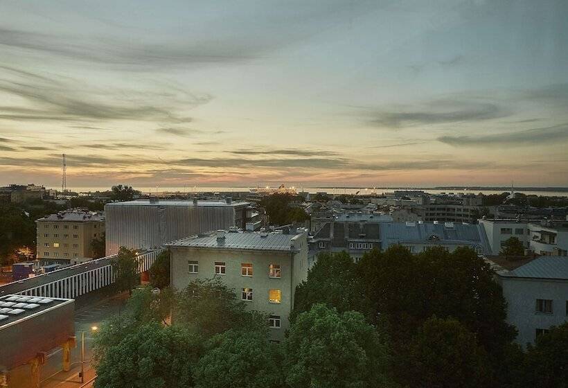 Люкс Deluxe Кровать Кинг, Hilton Tallinn Park