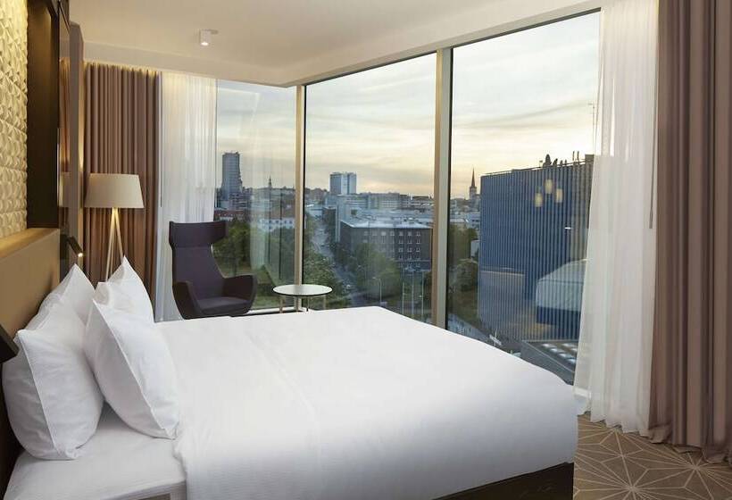Люкс Deluxe Кровать Кинг, Hilton Tallinn Park
