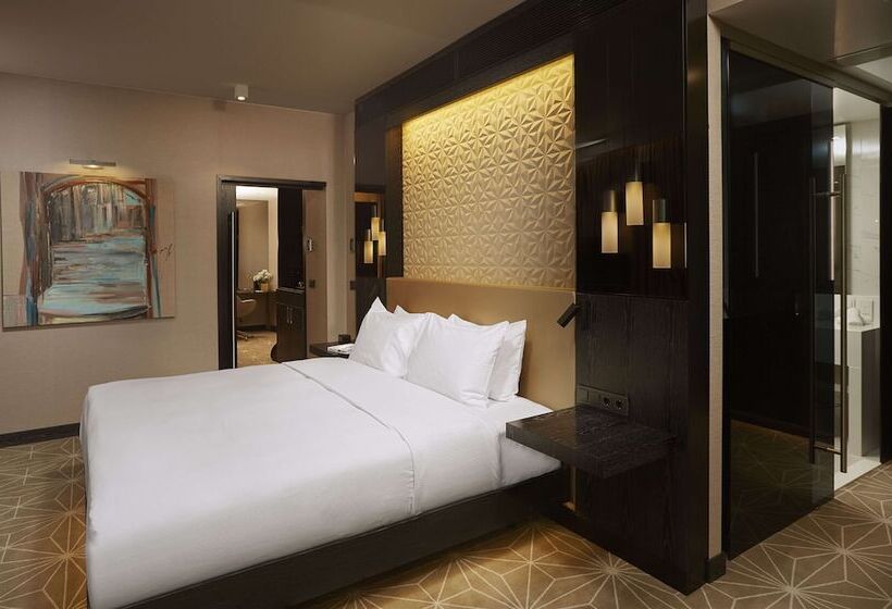 Deluxe Suite King Bed, Hilton Tallinn Park