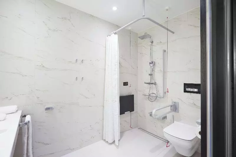 اتاق استاندارد با تخت بزرگ, Hilton Tallinn Park