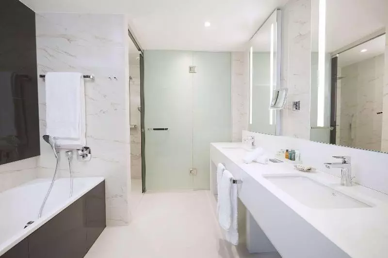 سوئیت با تخت بزرگ, Hilton Tallinn Park