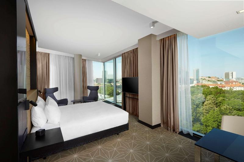 Номер Executive Кровать Кинг, Hilton Tallinn Park