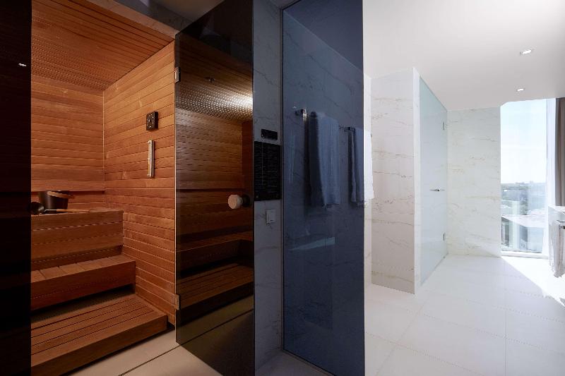 Люкс Deluxe Кровать Кинг, Hilton Tallinn Park