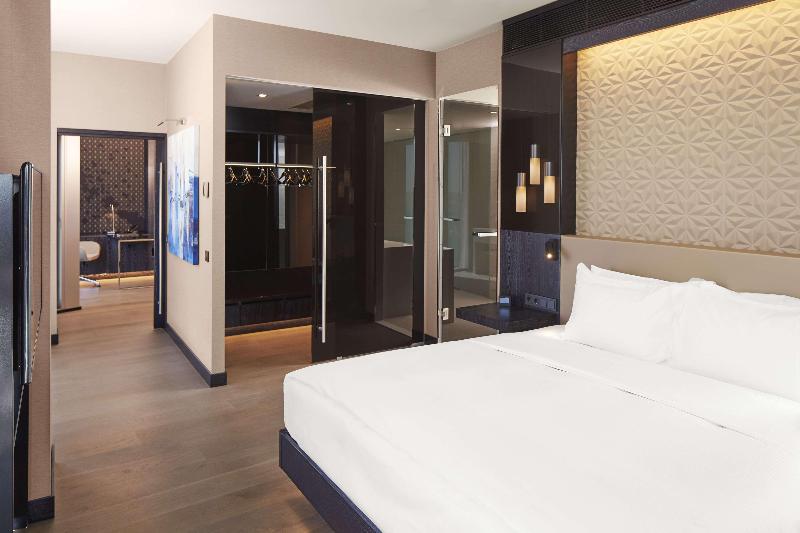 Люкс Deluxe Кровать Кинг, Hilton Tallinn Park