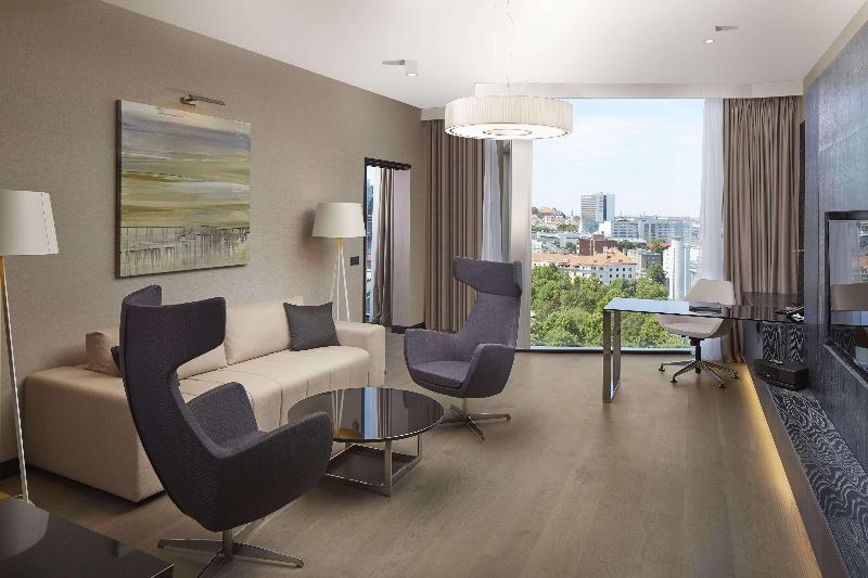 Люкс Deluxe Кровать Кинг, Hilton Tallinn Park