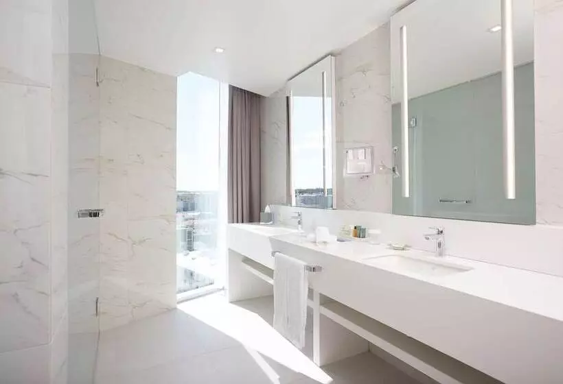 سوئیت با تخت بزرگ, Hilton Tallinn Park