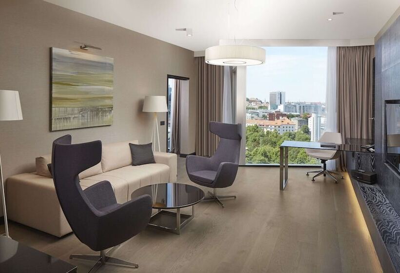 سوئیت با تخت بزرگ, Hilton Tallinn Park