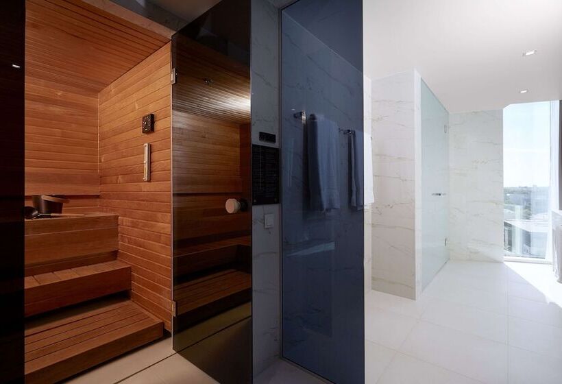 Люкс Кровать Кинг, Hilton Tallinn Park