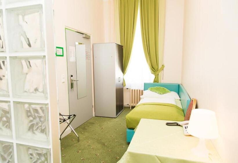 标准单人间共用浴室, Very Central, 5 Min To City Center, Self Check In