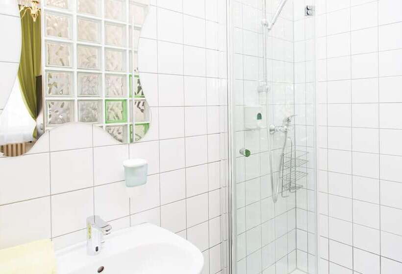 标准单人间共用浴室, Very Central, 5 Min To City Center, Self Check In