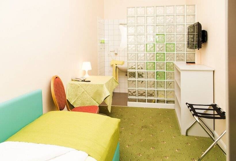 标准单人间共用浴室, Very Central, 5 Min To City Center, Self Check In