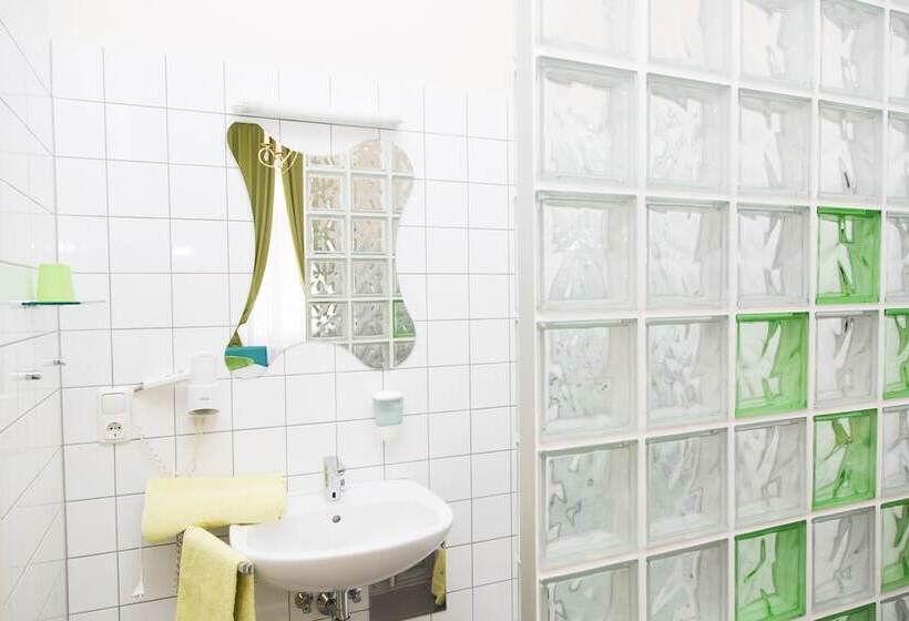 标准单人间共用浴室, Very Central, 5 Min To City Center, Self Check In