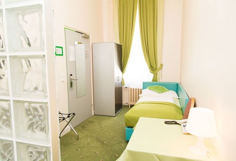 标准单人间共用浴室, Very Central, 5 Min To City Center, Self Check In