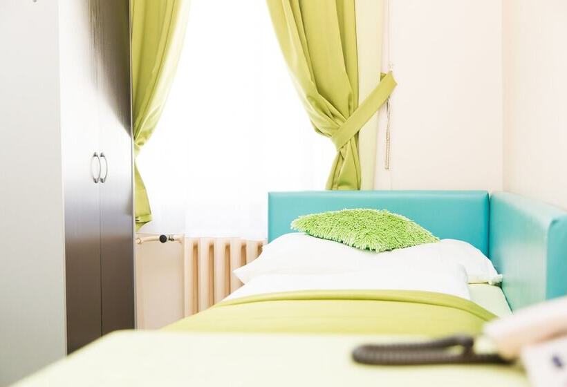 标准单人间共用浴室, Very Central, 5 Min To City Center, Self Check In