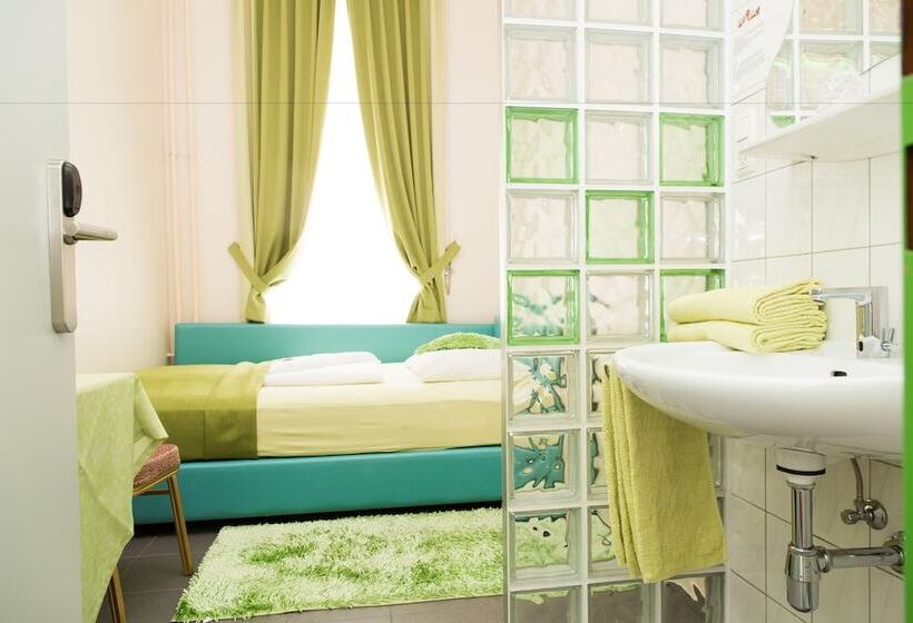 带共用浴室的标准房间, Very Central, 5 Min To City Center, Self Check In