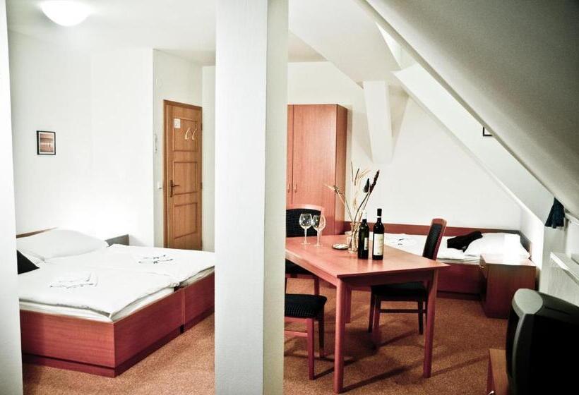 スタンダードトリプルルーム, Penzion G