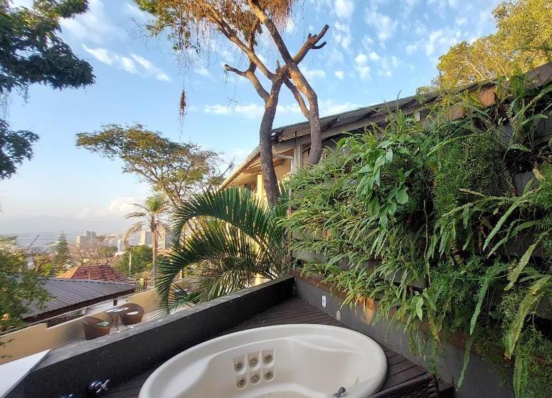 سوییت, Sant  Martre