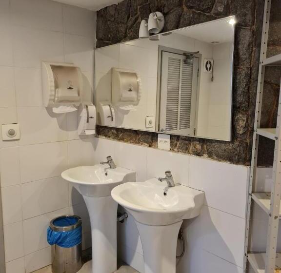 اتاق استاندارد با سرویس بهداشتی مشترک, Sant  Martre