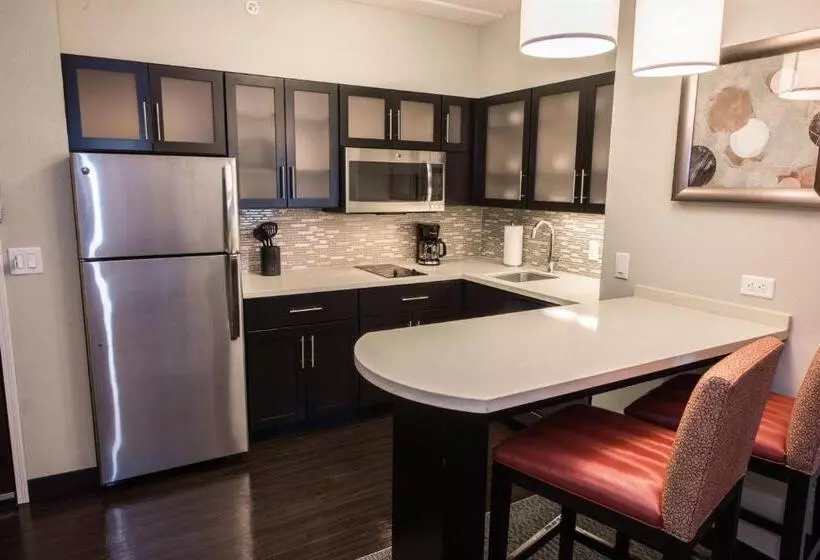 キングサイズベッドのスイートルーム, Staybridge Suites Albany Wolf Rd Colonie Center, An Ihg