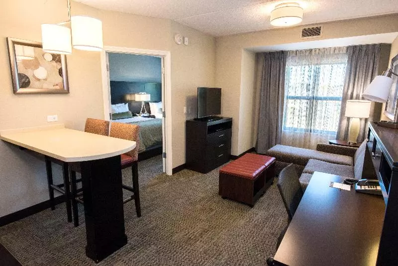 キングサイズベッドのスイートルーム, Staybridge Suites Albany Wolf Rd Colonie Center, An Ihg