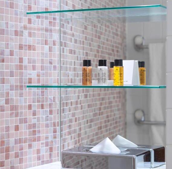 חדר קלאסי מיטת קינג סייז, Sunborn London Yacht